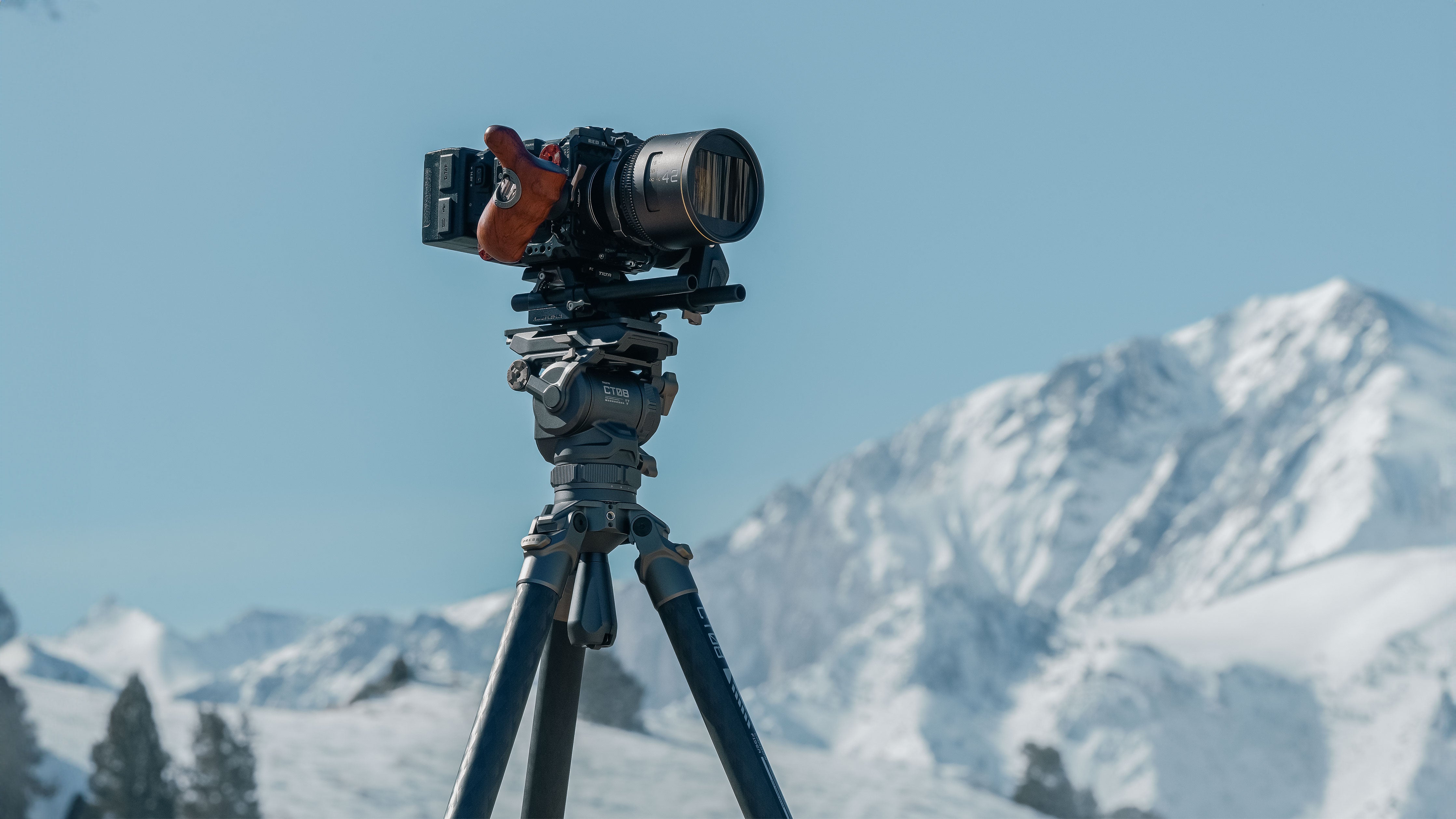 Tête fluide Tilta CT08A 75mm Cine avec trépied en fibre de carbone à deux étages One Touch (8KG)