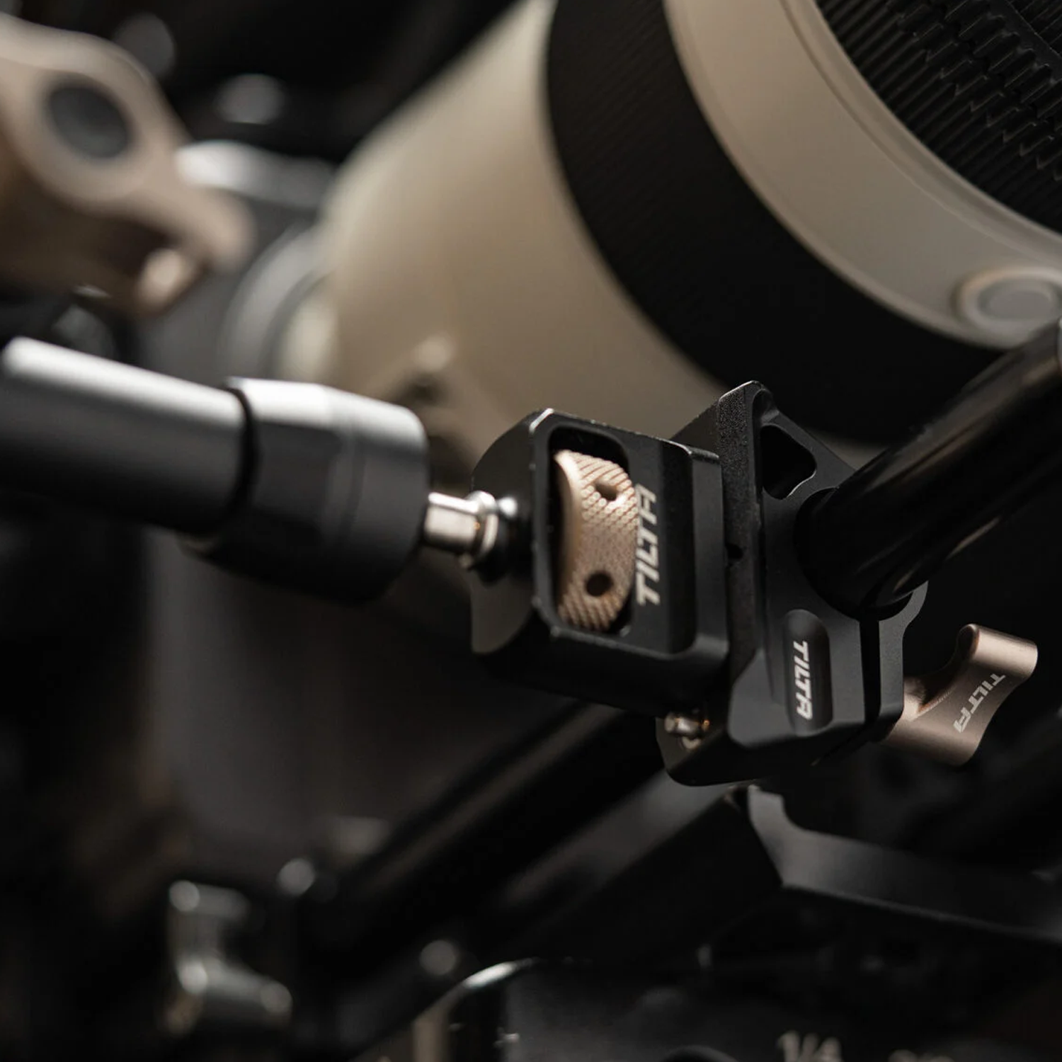 Fixation Tilta pour support de tiges 15 mm sur rail OTAN - Noir