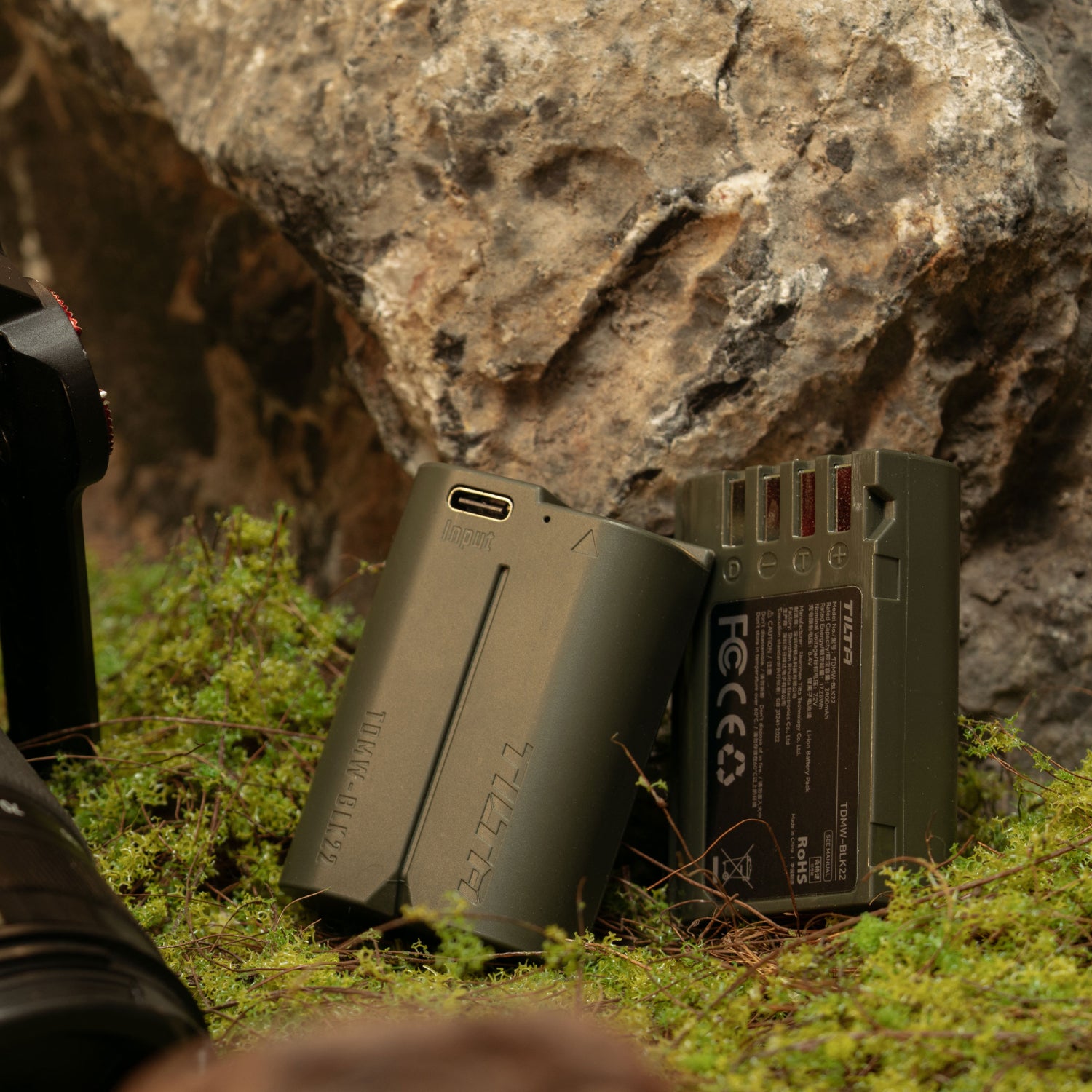 Batterie Tilta DMW-BLK22 avec entrée USB-C (2400 mAh) pour appareils photo Panasonic – Verte (Boîte ouverte)