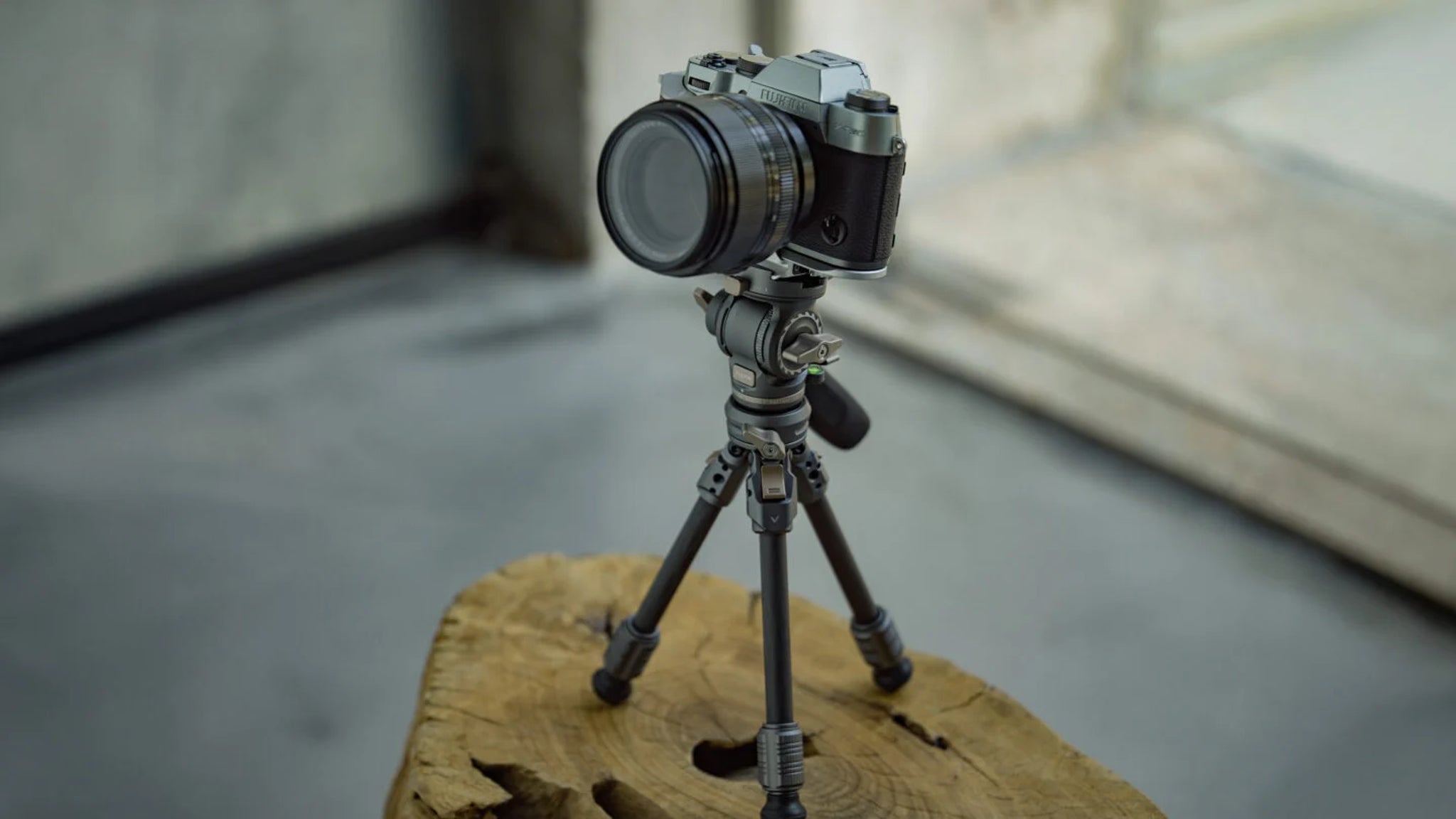 Tilta Tabletop-Videoneiger mit 1-stufigen Carbonfaser-Stativbeinen (3 kg)