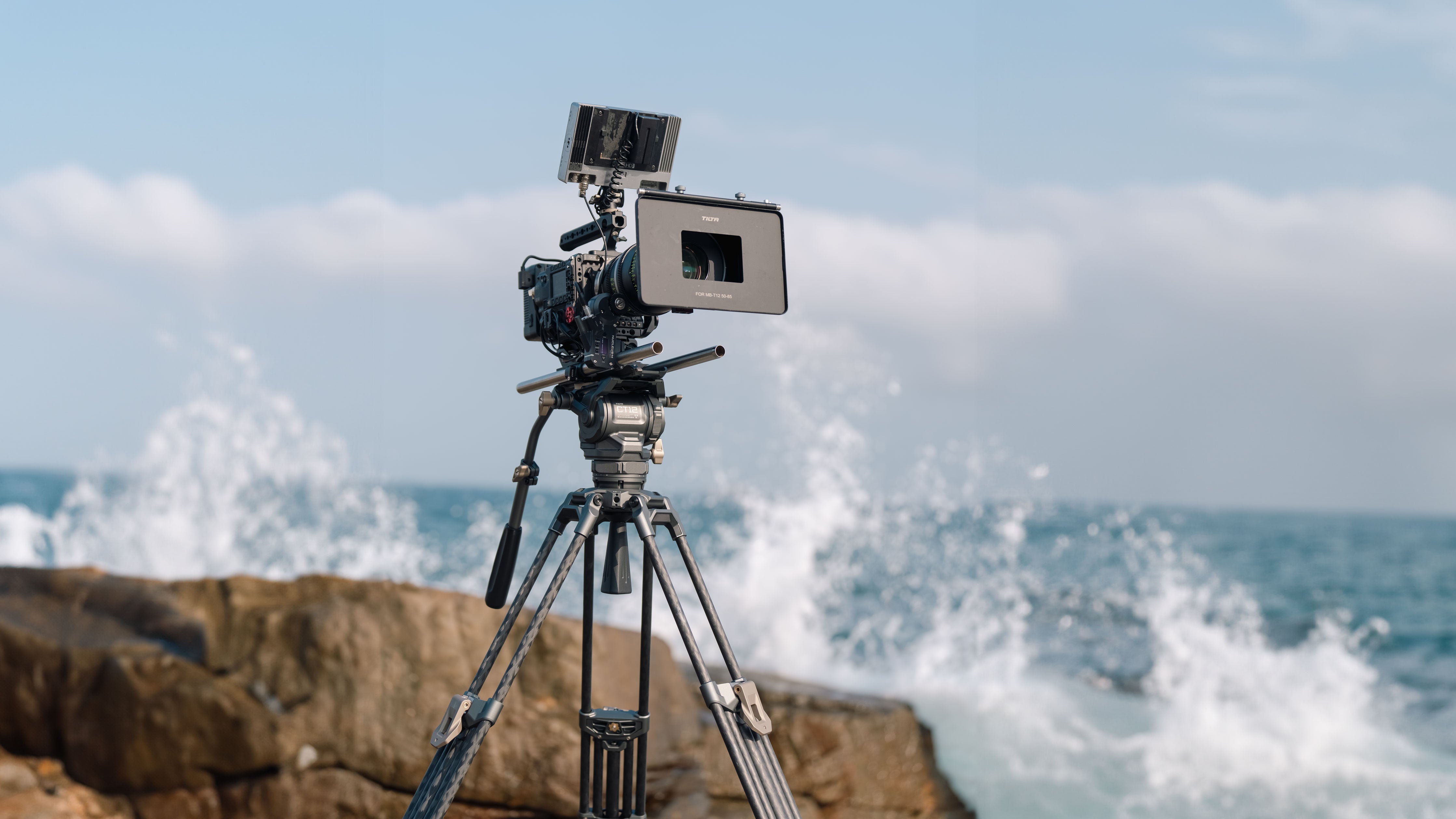 Tête fluide Tilta CT08A 75mm Cine avec trépied en fibre de carbone à deux étages One Touch (8KG)
