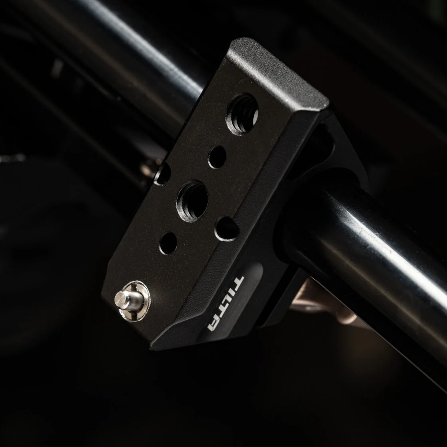 Soporte para varilla de 15 mm para montaje en riel NATO Tilta - Negro
