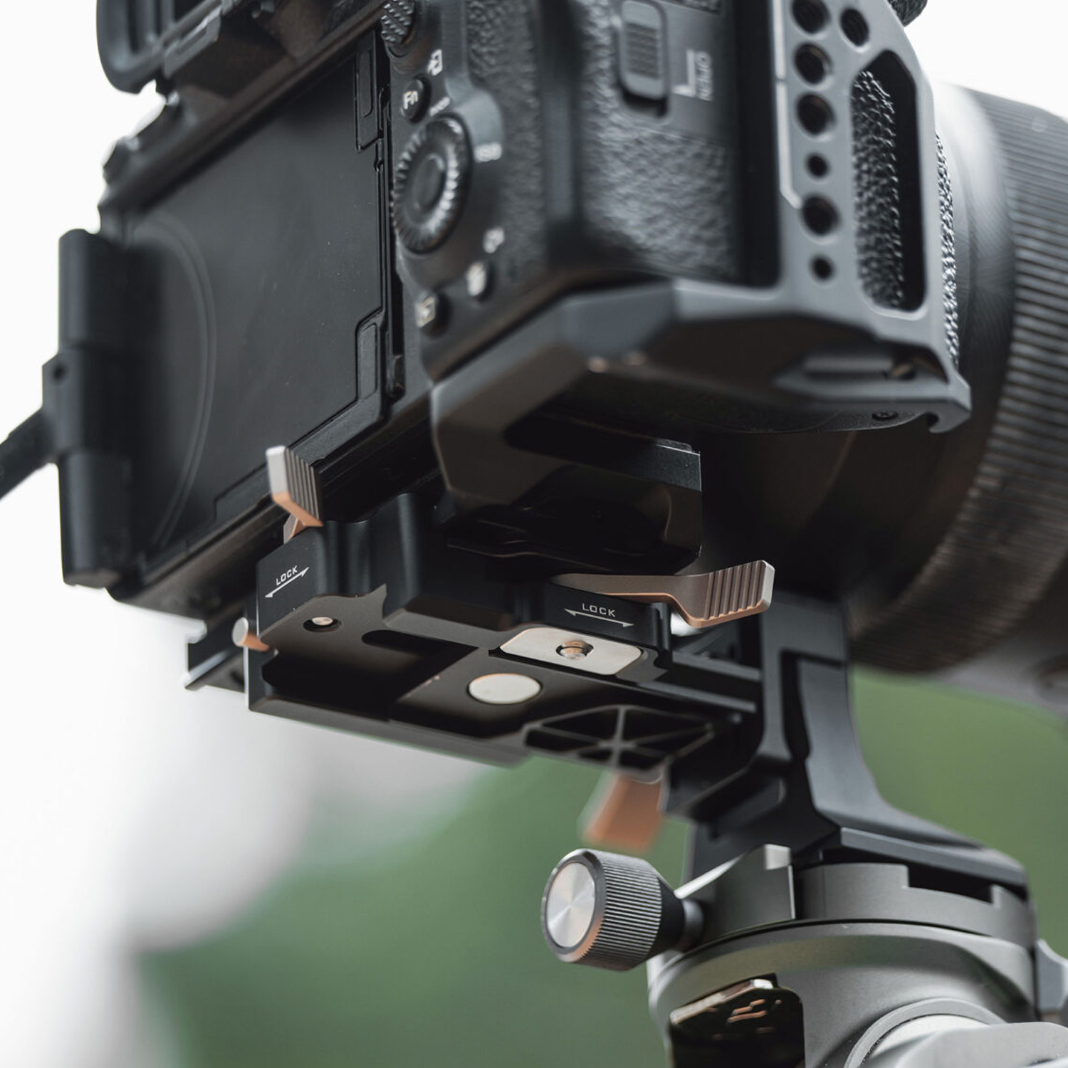 Tilta Adjustable Vertical Camera Support Bracket – Black