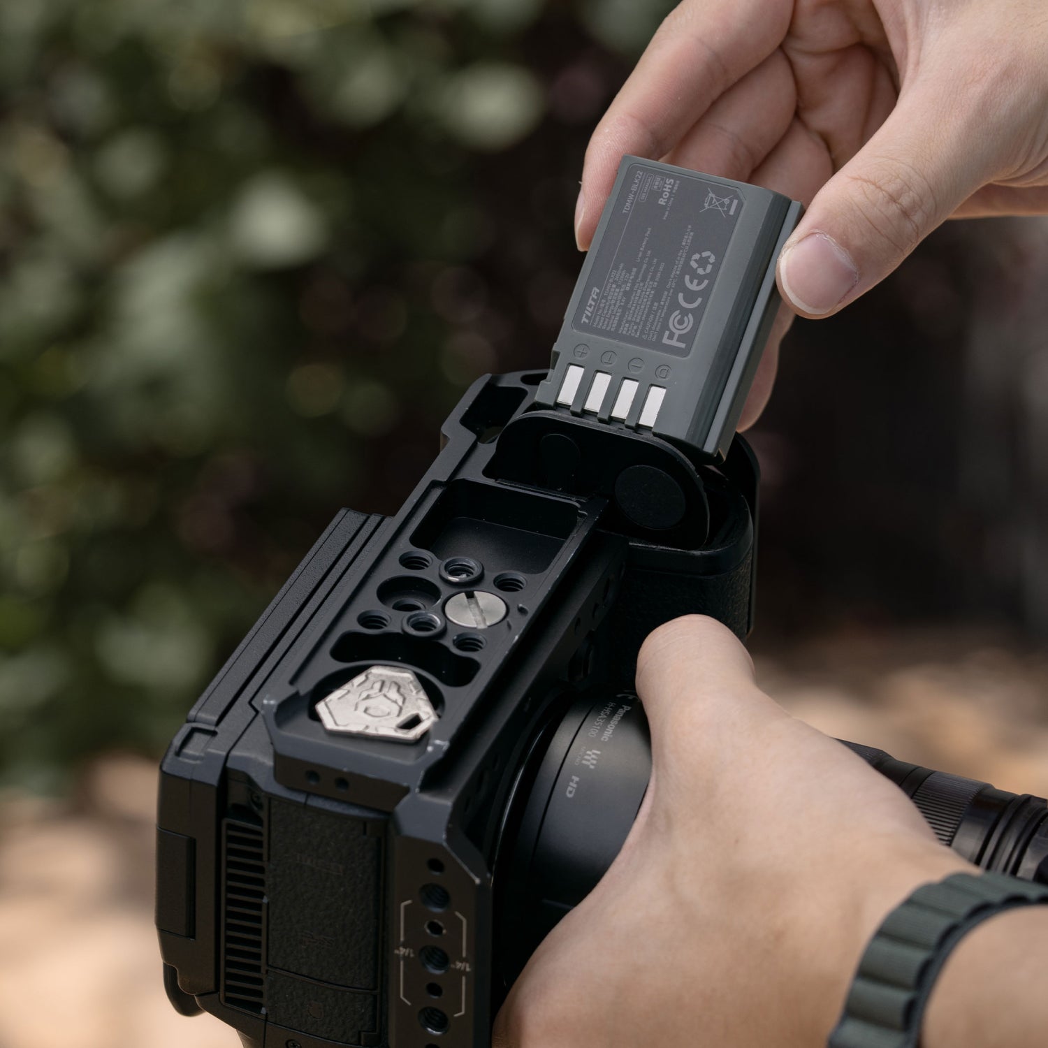 Batterie Tilta DMW-BLK22 avec entrée USB-C (2400 mAh) pour appareils photo Panasonic – Verte (Boîte ouverte)