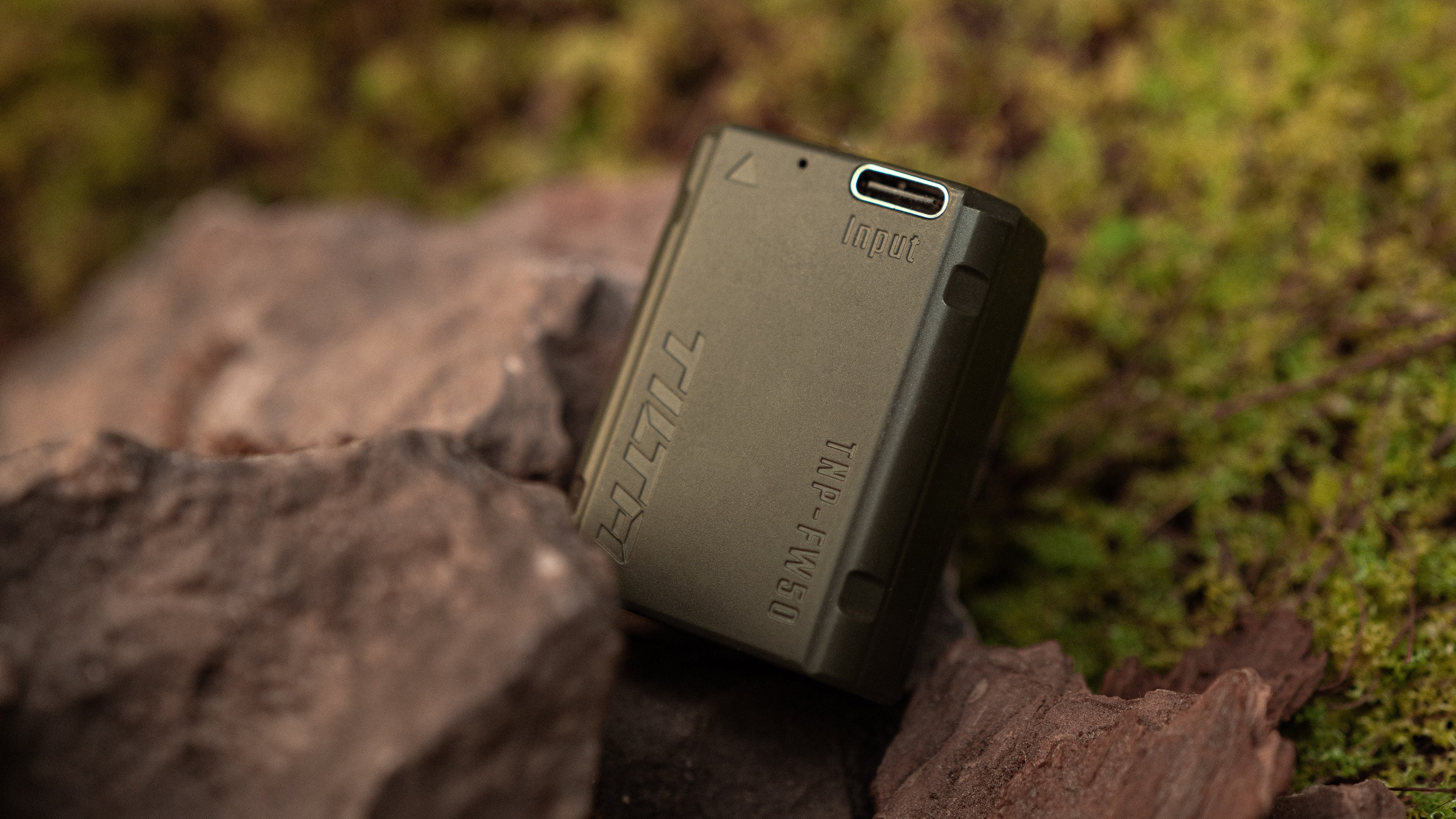 Batterie Tilta NP-FW50 avec entrée USB-C (980 mAh) – Verte