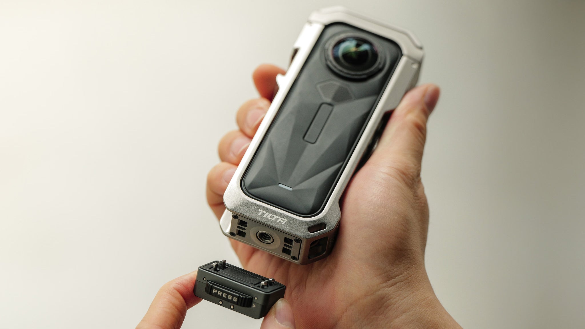 Schnellwechsel-Grundplatte für Insta360 Ace Pro Serie und X Serie – Space Grey